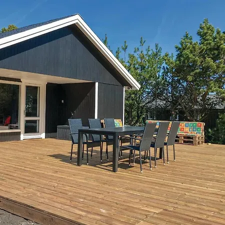 Three-bedroom Holiday In Saby *