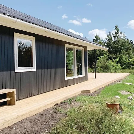 Three-bedroom Holiday In Saby *